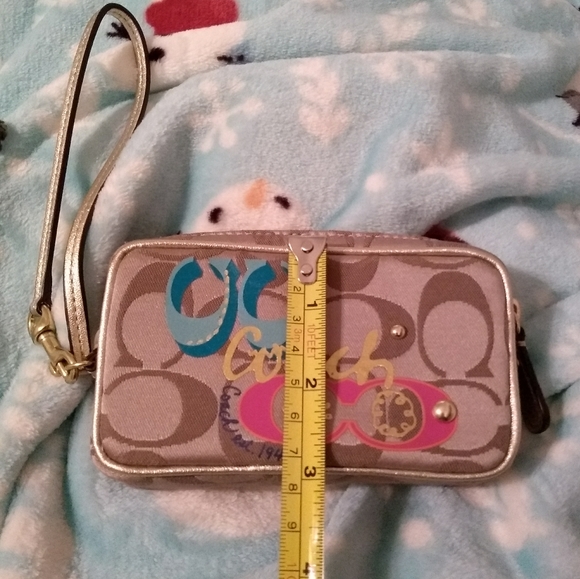 ๐ Coach Daisy Pop C Applique Wristlet. RARE!!!! - Picture 6 of 7
